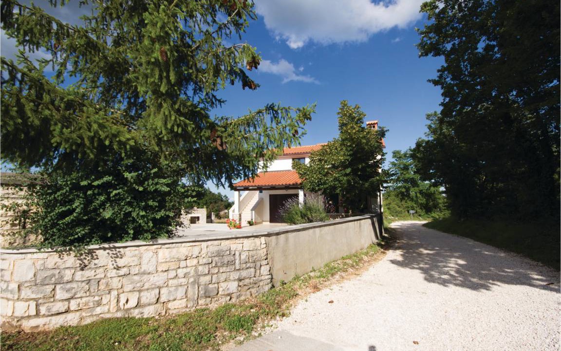Photo of Buildings in Katun Lindarski