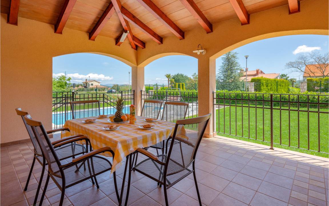 Photo of Patio Balcony in Topid