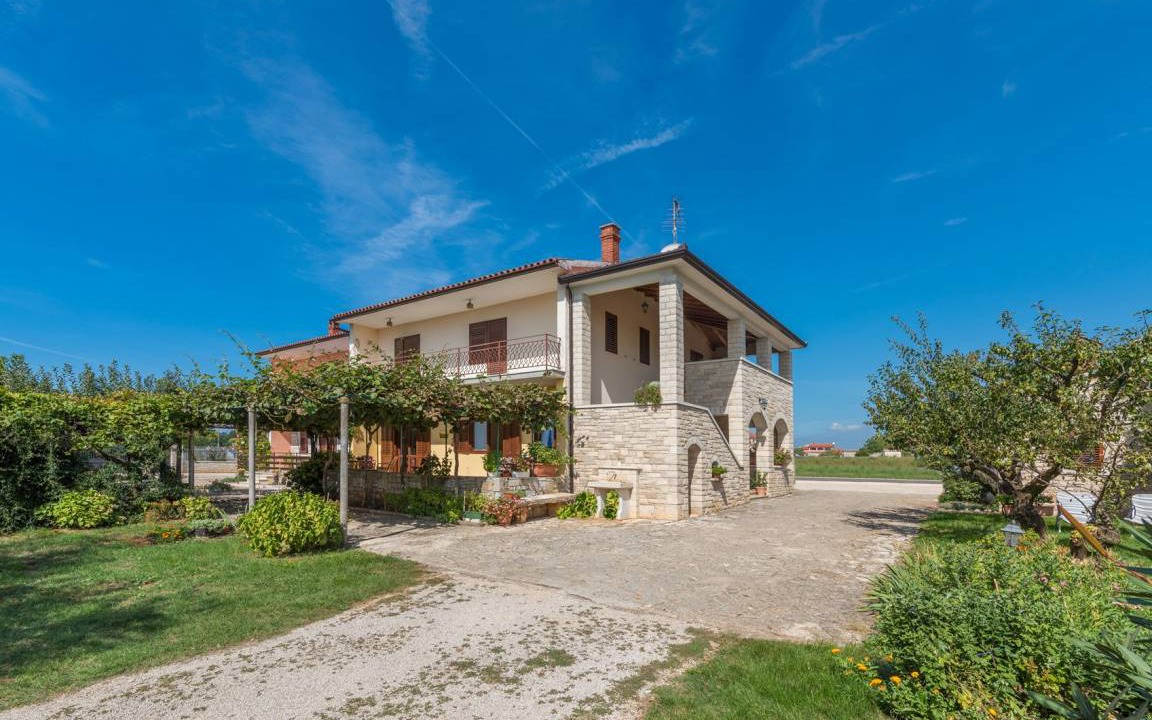 Photo of Buildings in Vrvari