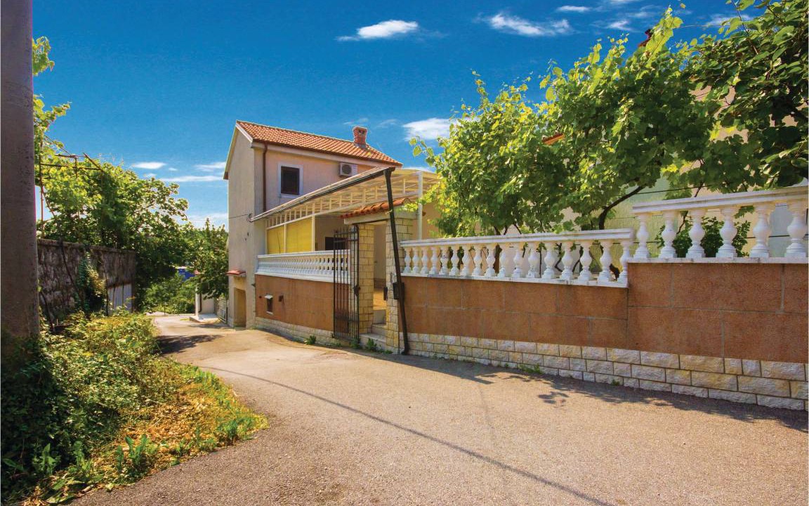 Photo of Buildings in Buzdohanj