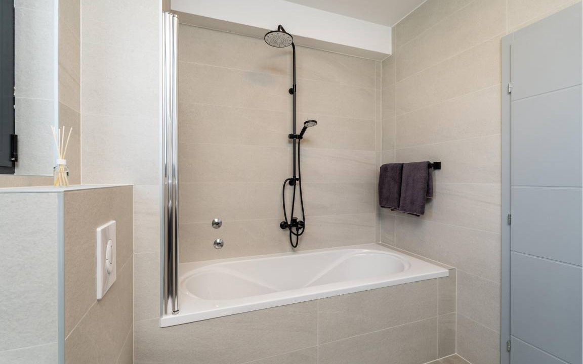 Photo of Bathroom in Sreser