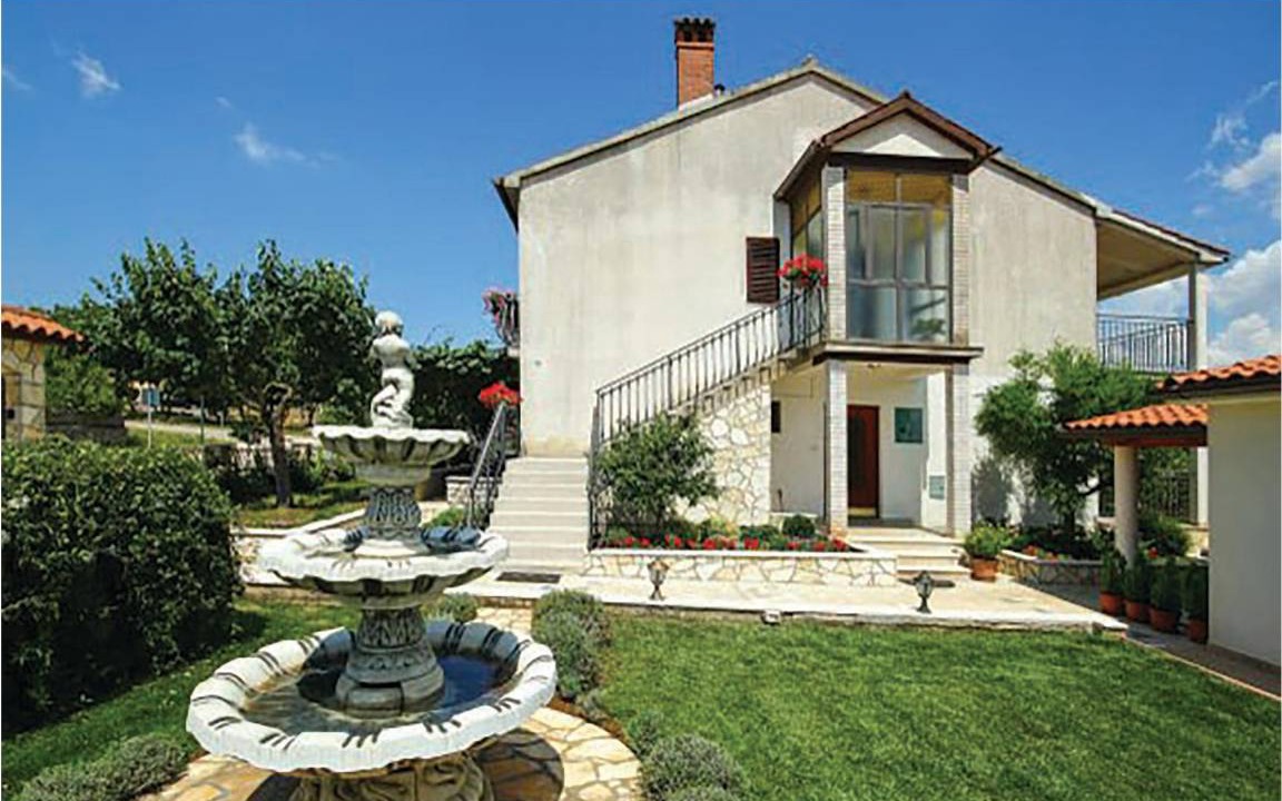 Photo of Buildings in Vrvari