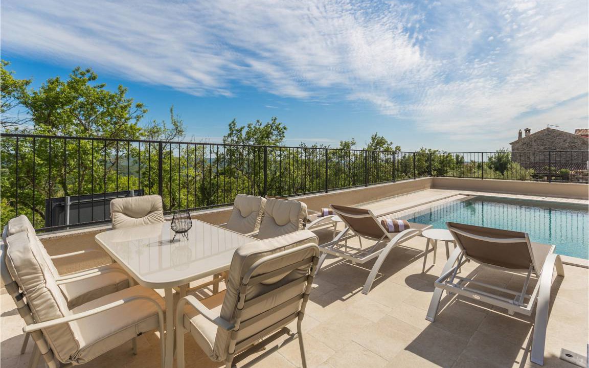 Photo of Patio Balcony in Baredine