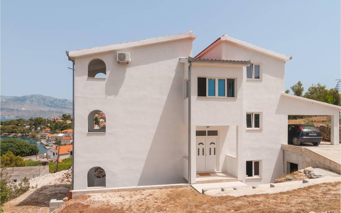 Photo of Buildings in Splitska