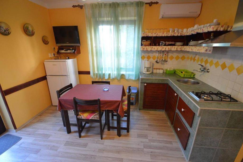 Photo of Kitchen in Cove Murtar