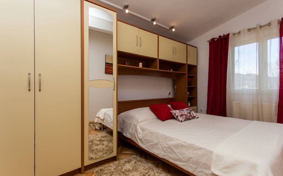 Photo of Others in Neoric