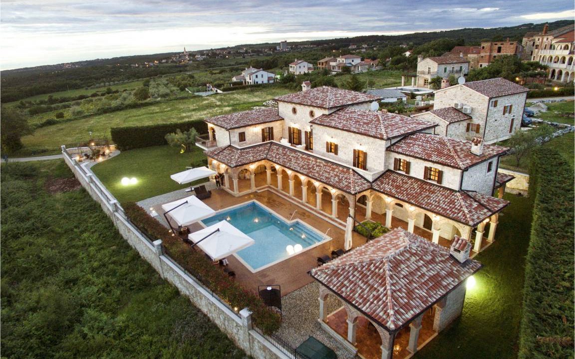 Photo of Buildings in Strpacici