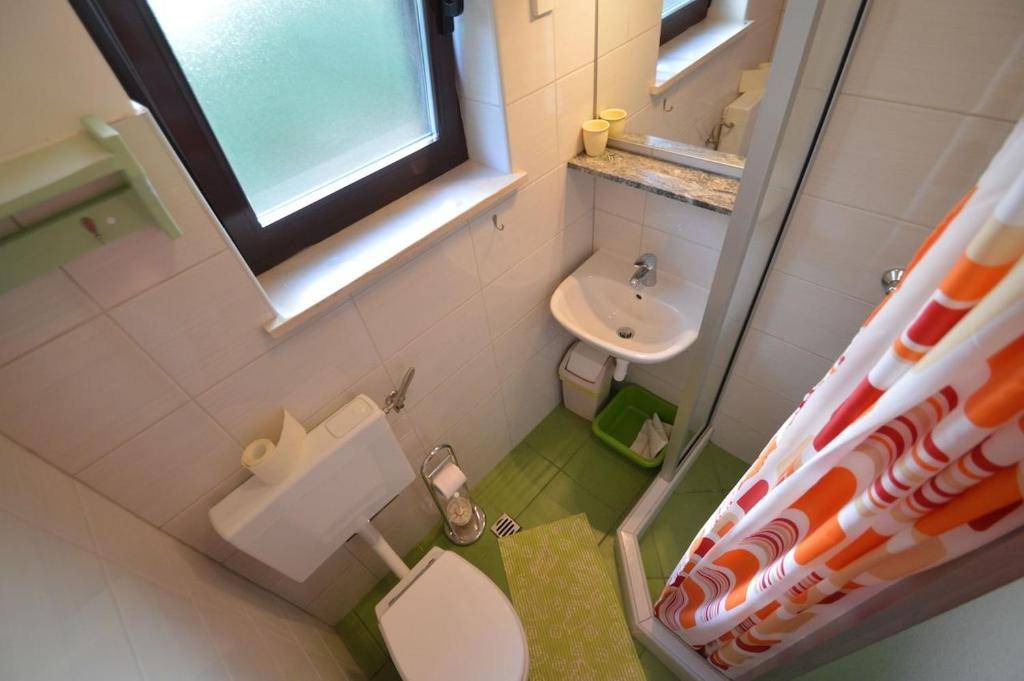 Photo of Bathroom in Cove Murtar