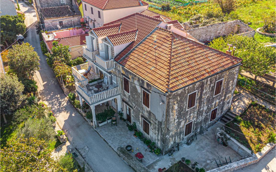 Photo of Others in Broce