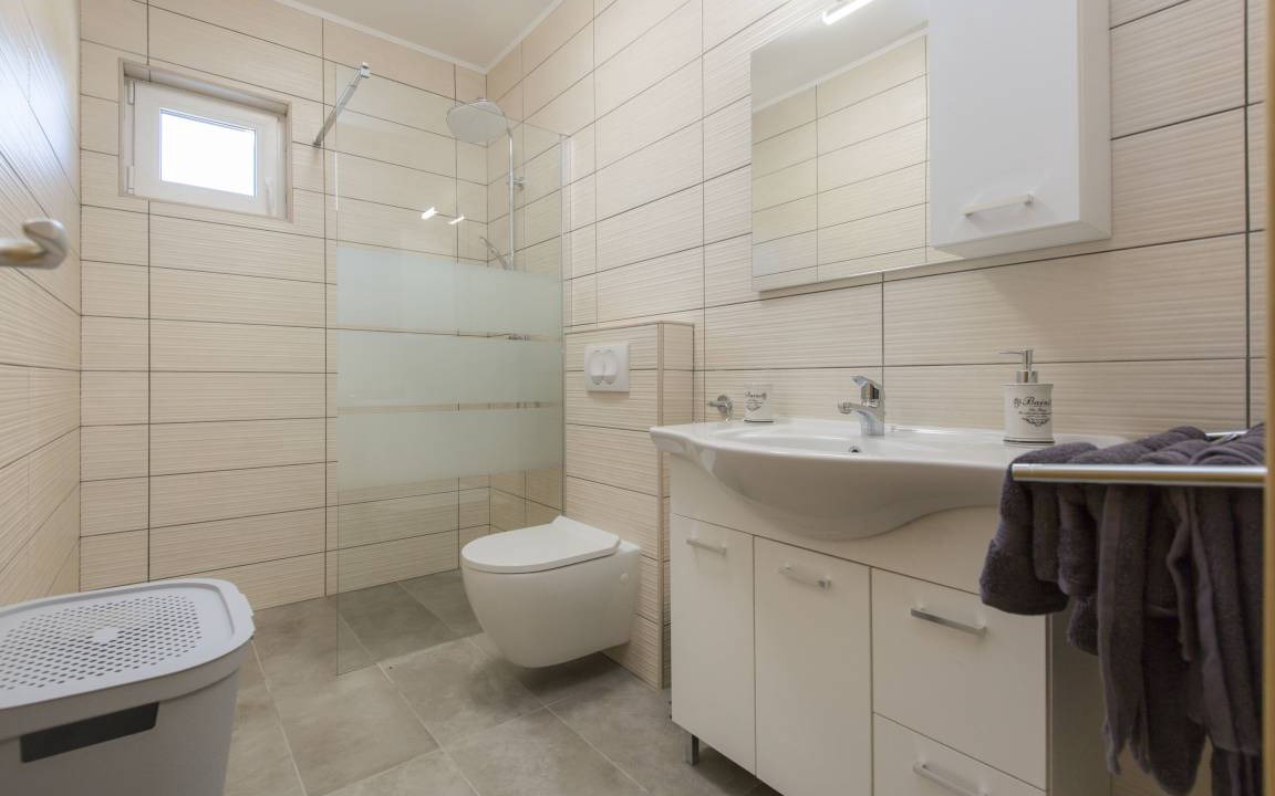 Photo of Bathroom in Topid