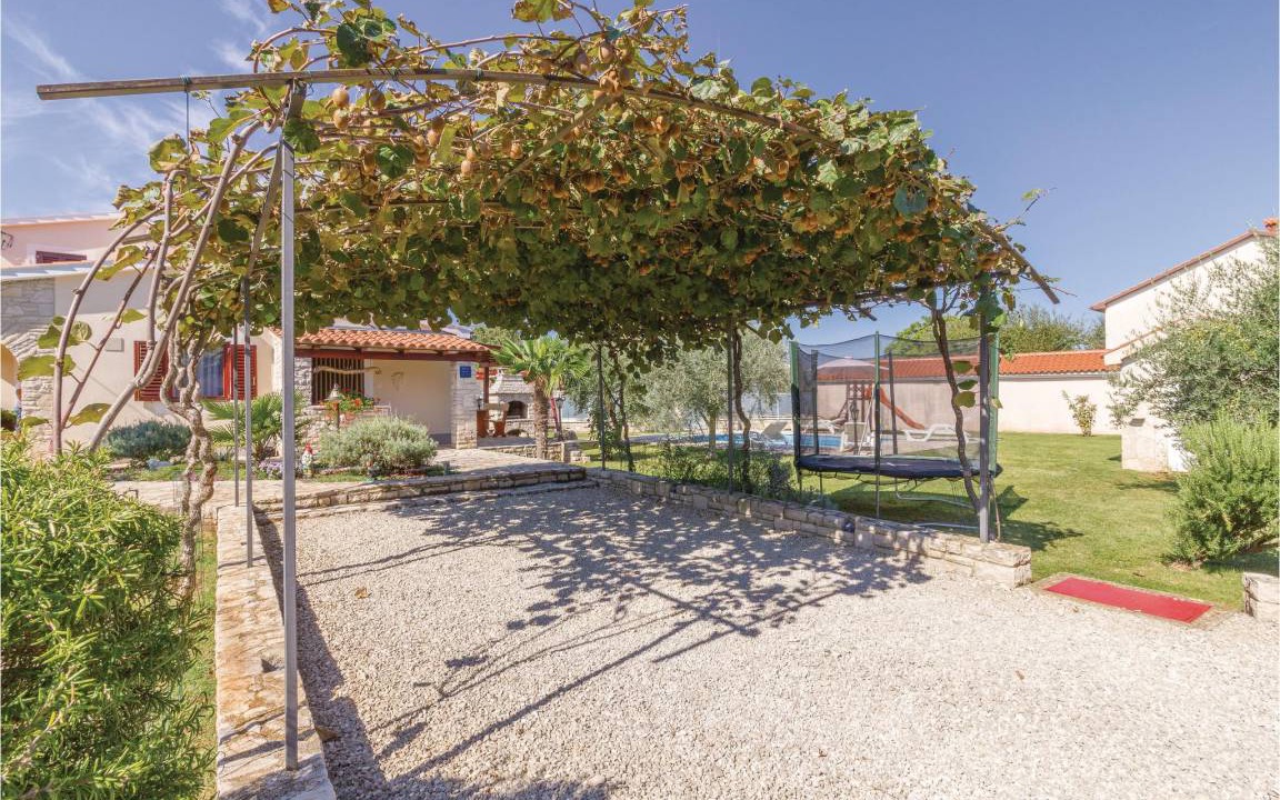 Photo of Others in Rebici