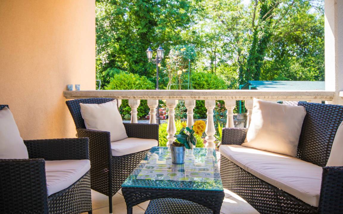 Photo of Patio Balcony in Topid