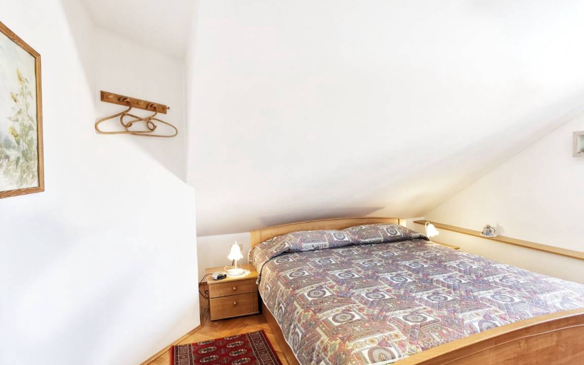 Photo of Bedroom in Pile