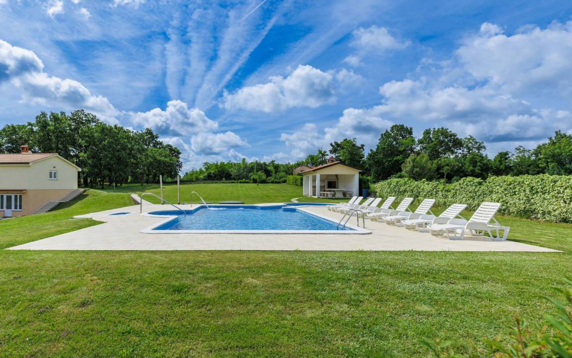 Photo of Others in Modrusani