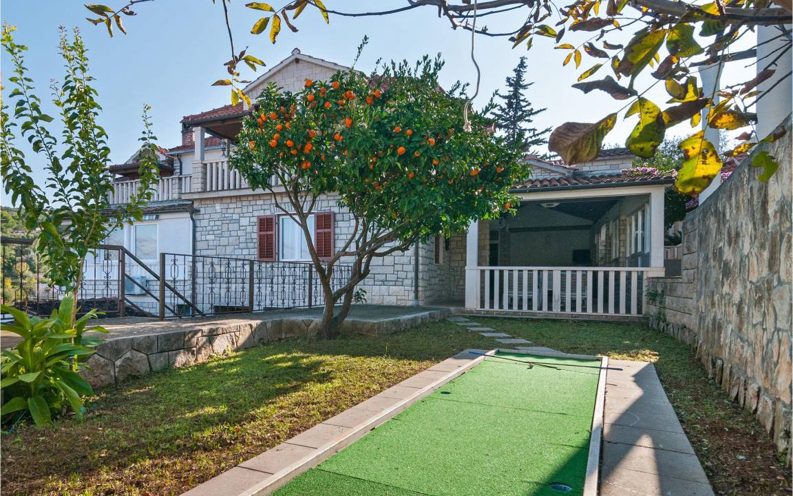 Photo of Buildings in Splitska