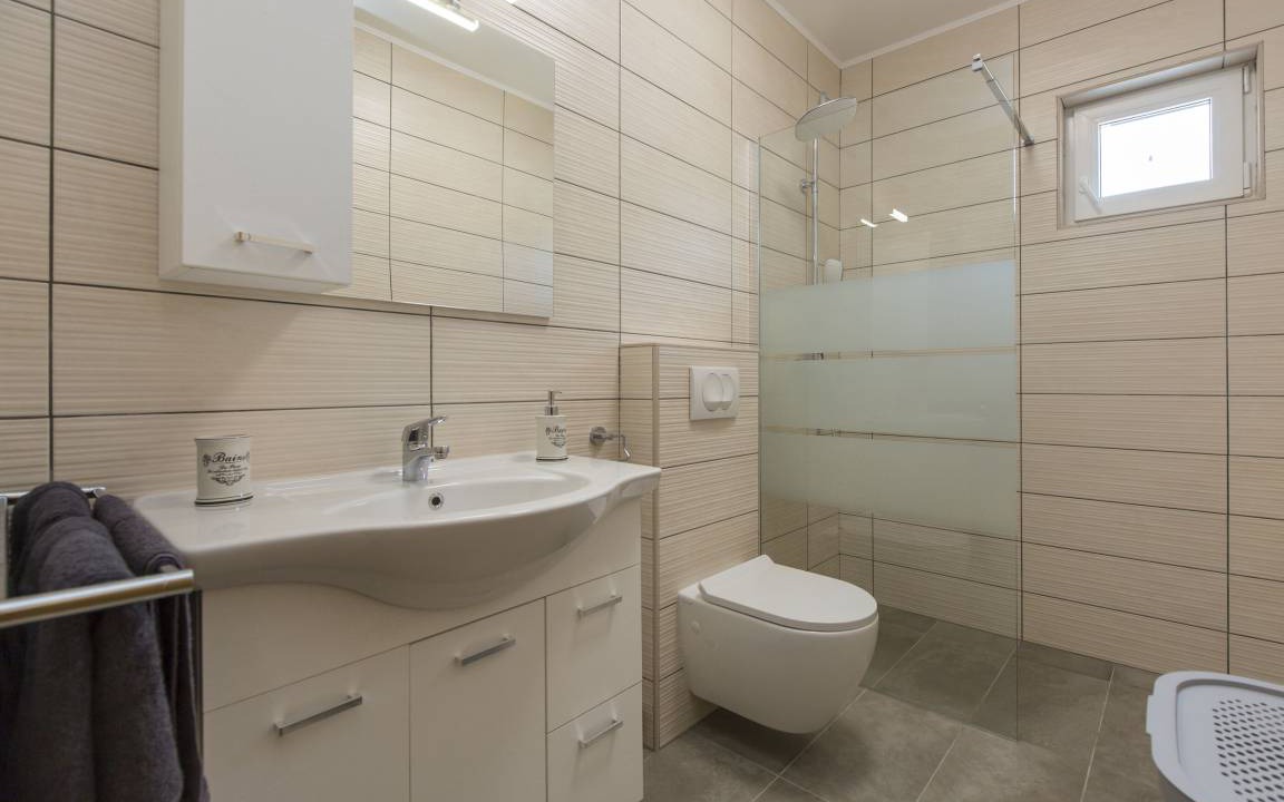 Photo of Bathroom in Topid