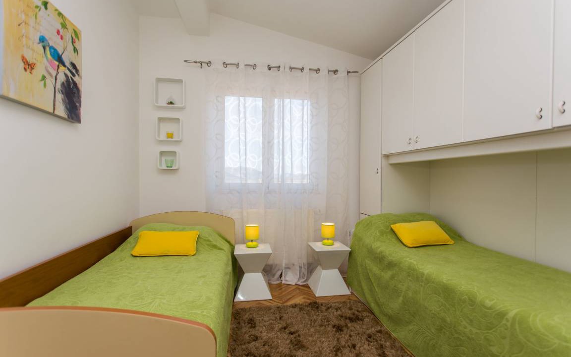 Photo of Others in Neoric