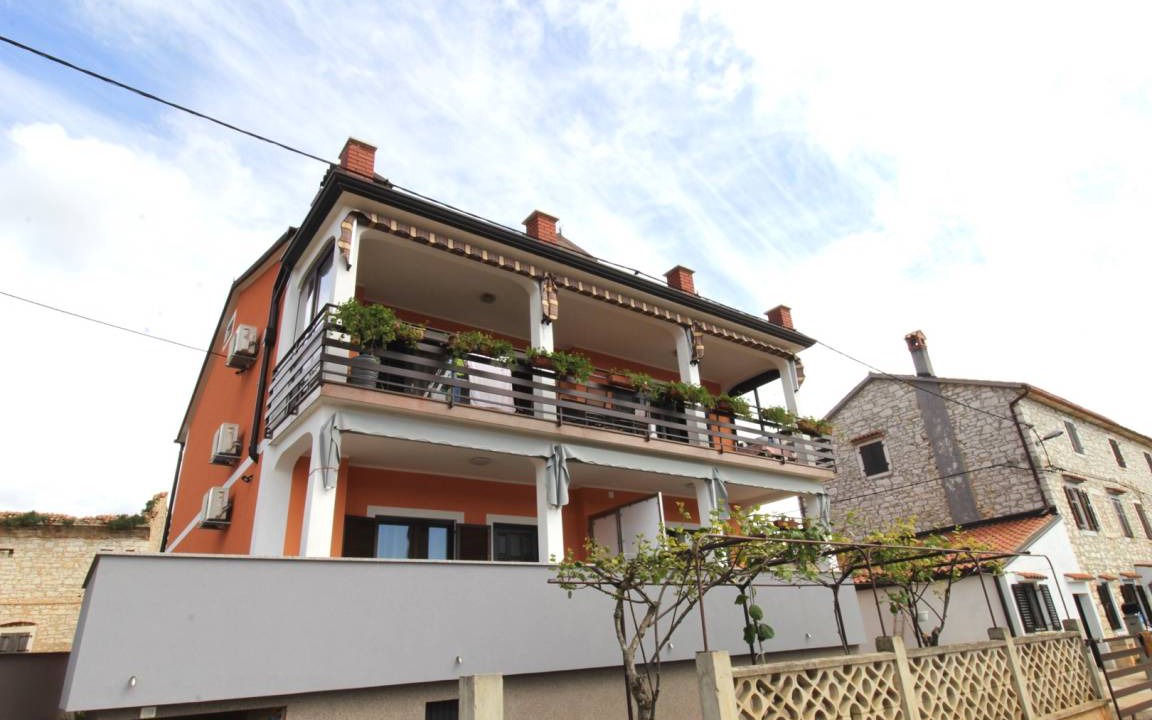 Photo of Buildings in Seget