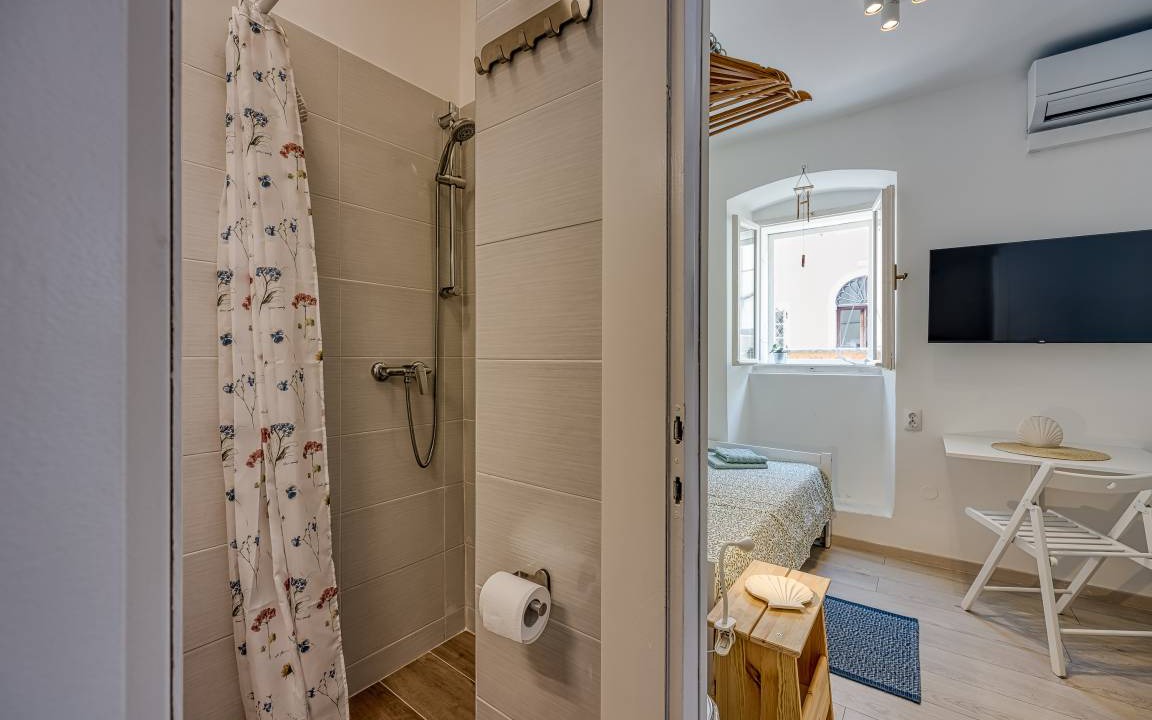 Photo of Bathroom in Cove Murtar