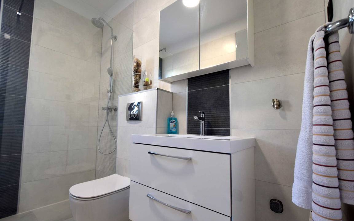Photo of Bathroom in Porat