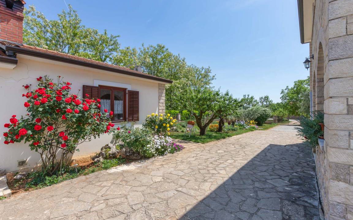 Photo of Buildings in Vrvari