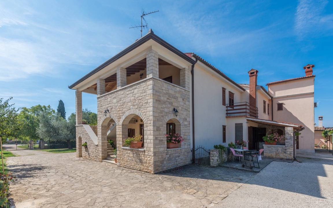 Photo of Buildings in Vrvari