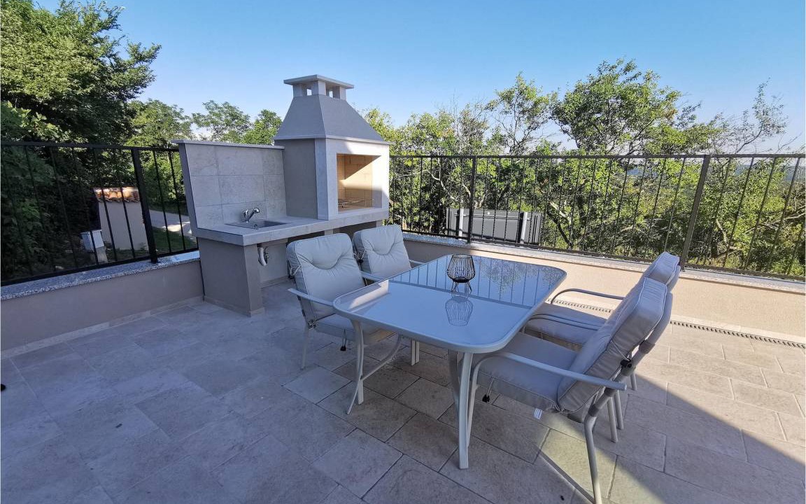 Photo of Patio Balcony in Baredine
