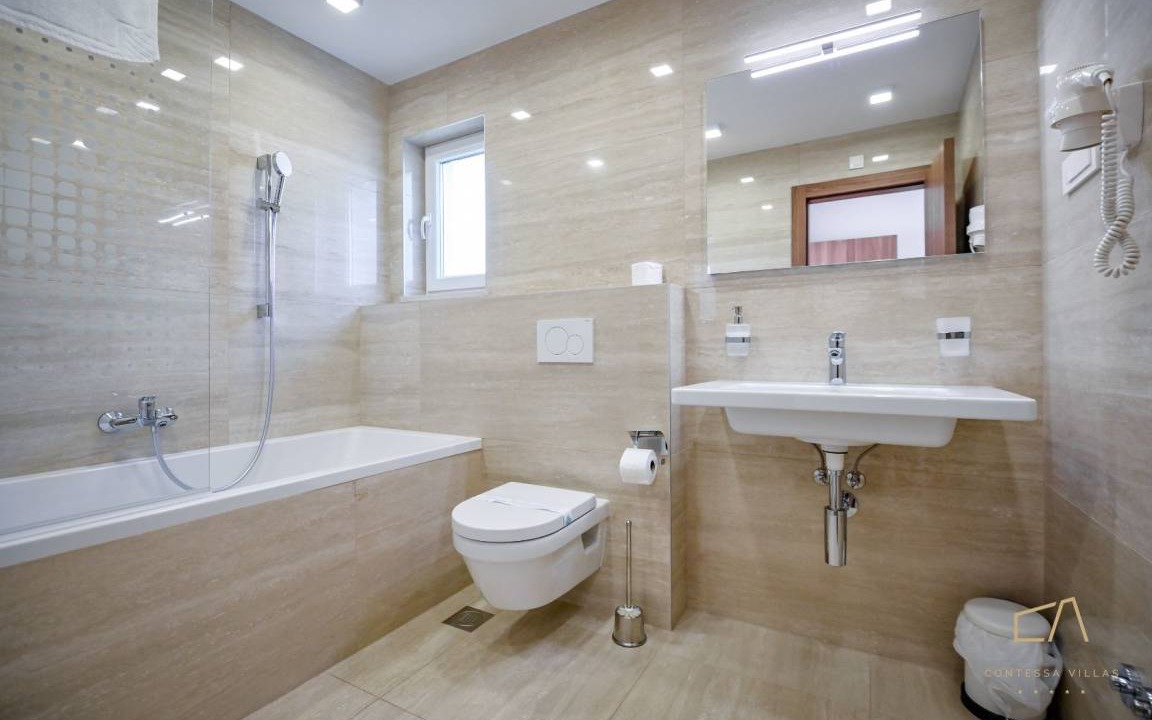 Photo of Bathroom in Porat