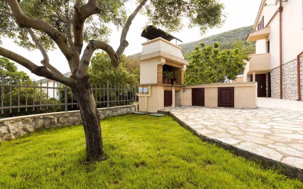 Photo of Buildings in Ravni