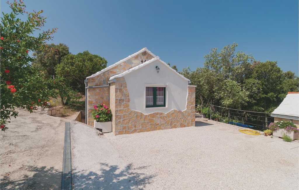 Photo of Buildings in Pucisca