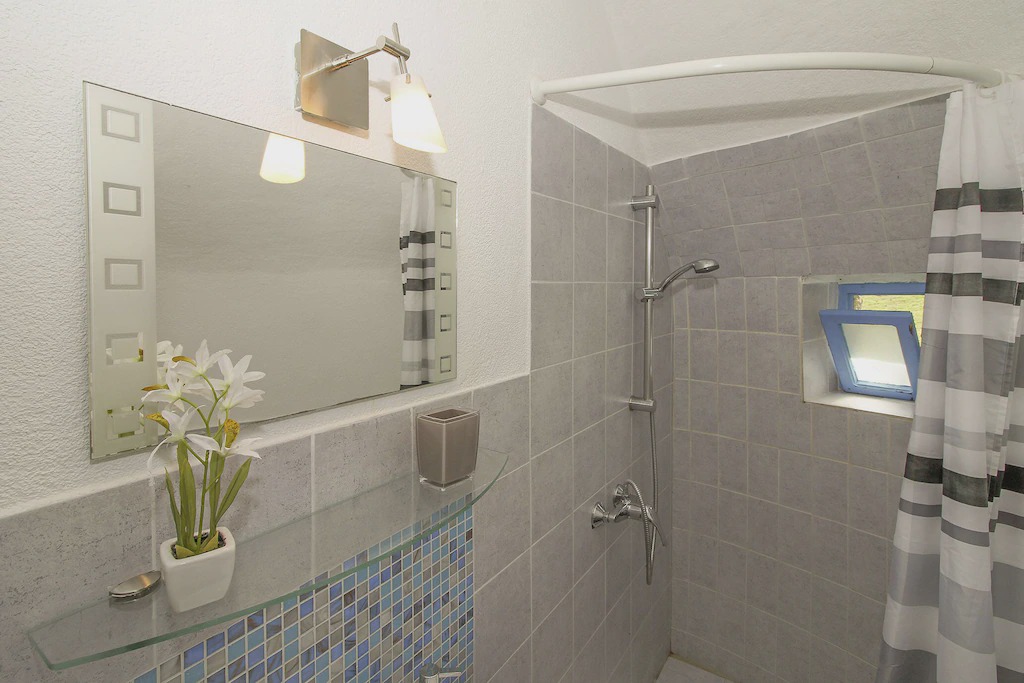 Photo of Others in Crni