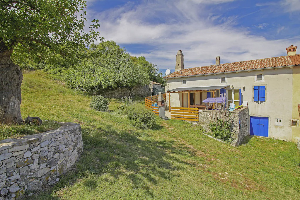 Photo of Buildings in Crni