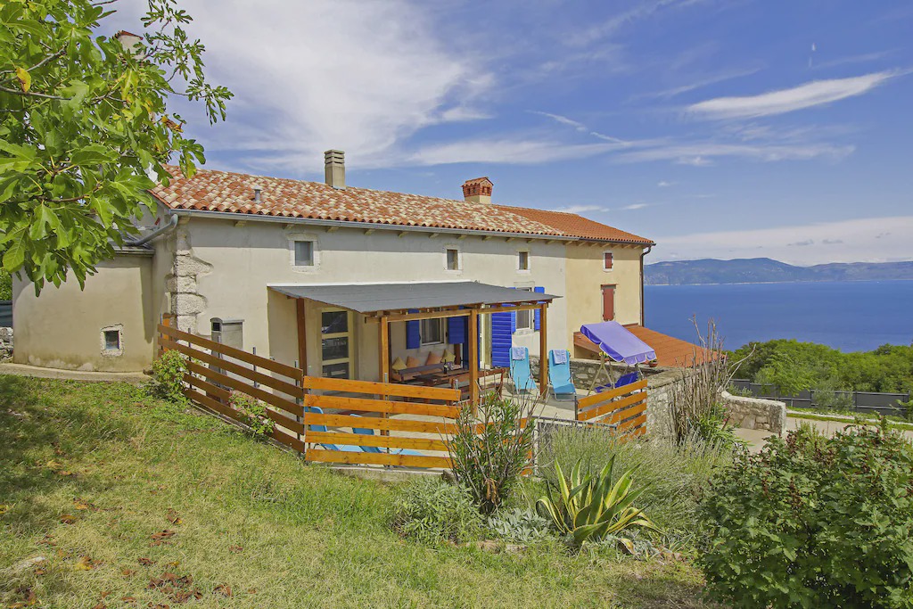 Photo of Buildings in Crni