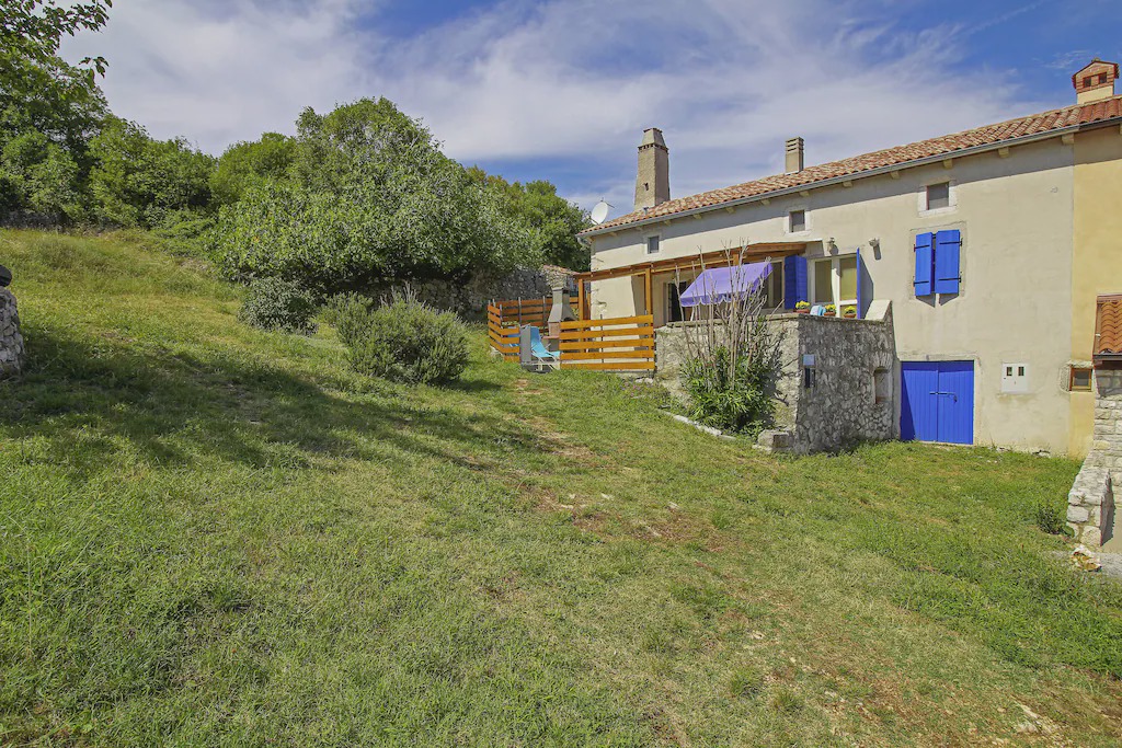 Photo of Buildings in Crni