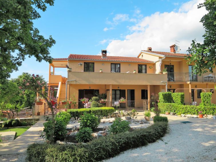 Photo of Buildings in Matohanci