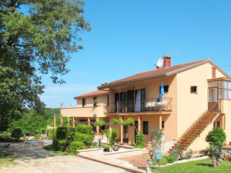 Photo of Buildings in Matohanci