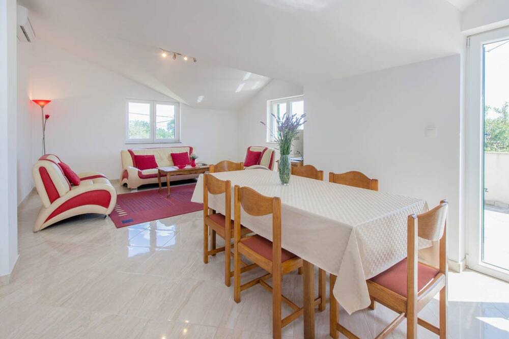 Photo of Livingroom in Bristane