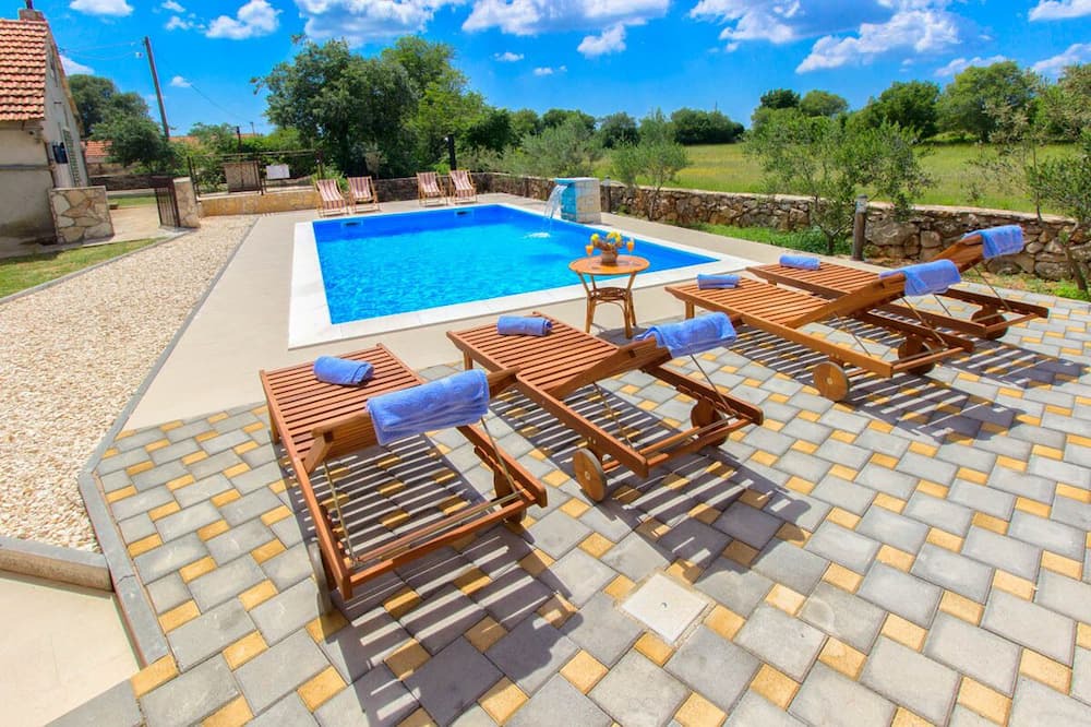 Photo of Outdoor in Bristane