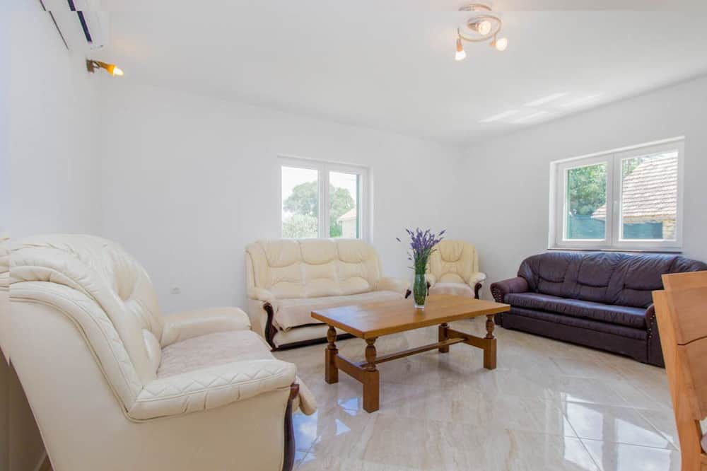 Photo of Livingroom in Bristane