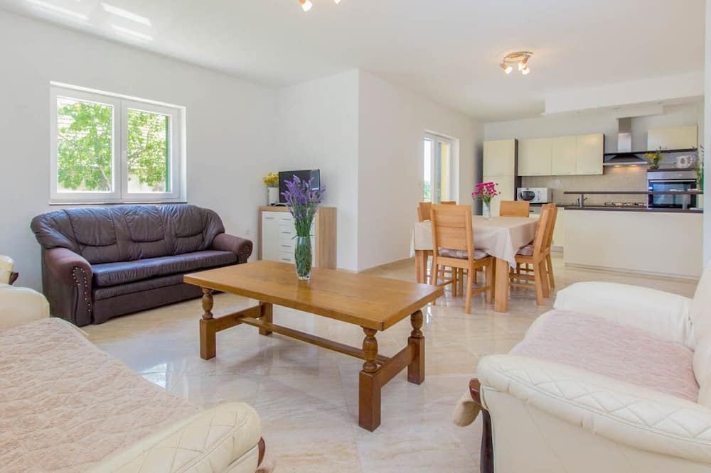 Photo of Livingroom in Bristane