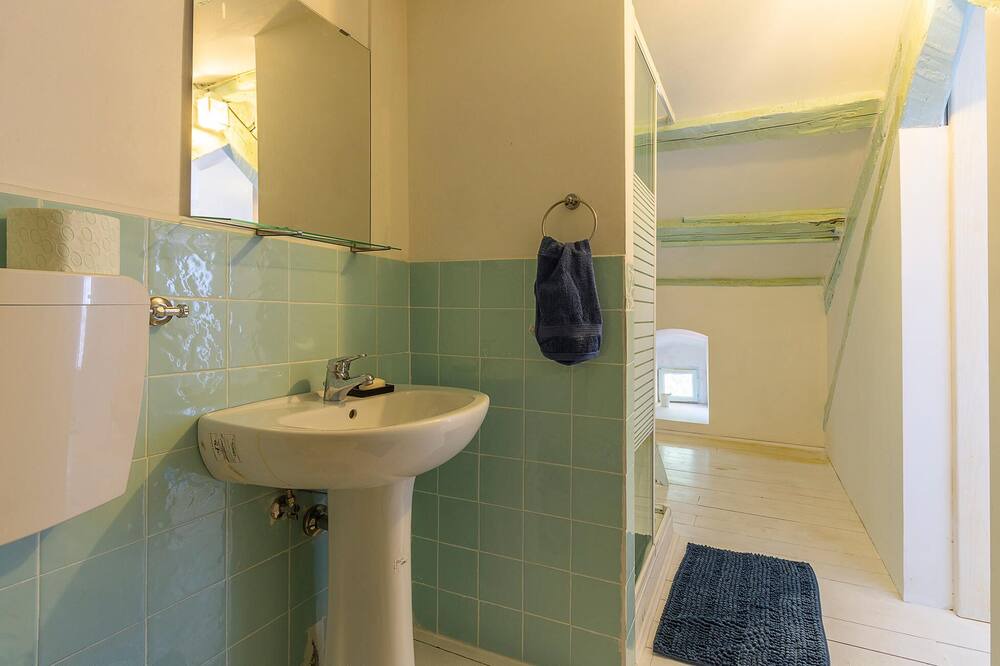 Photo of Bathroom in Diminici