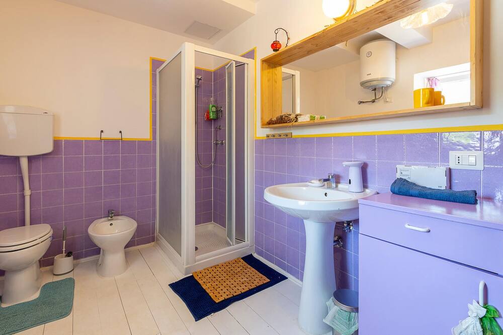 Photo of Bathroom in Diminici
