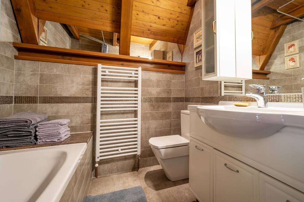 Photo of Bathroom in Lic