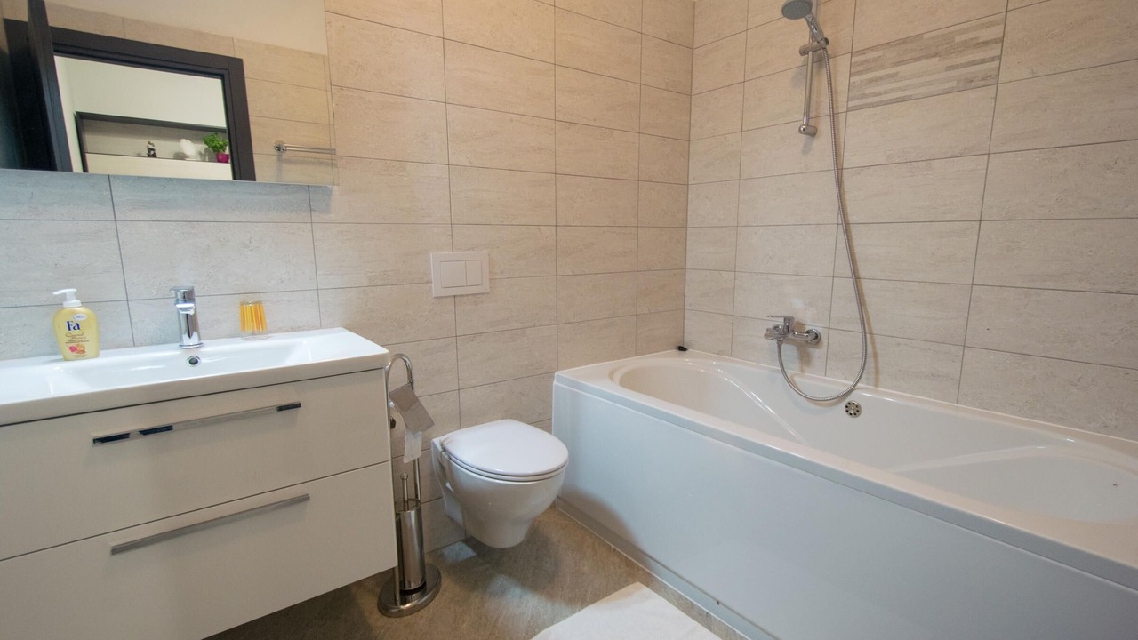Photo of Bathroom in Porat