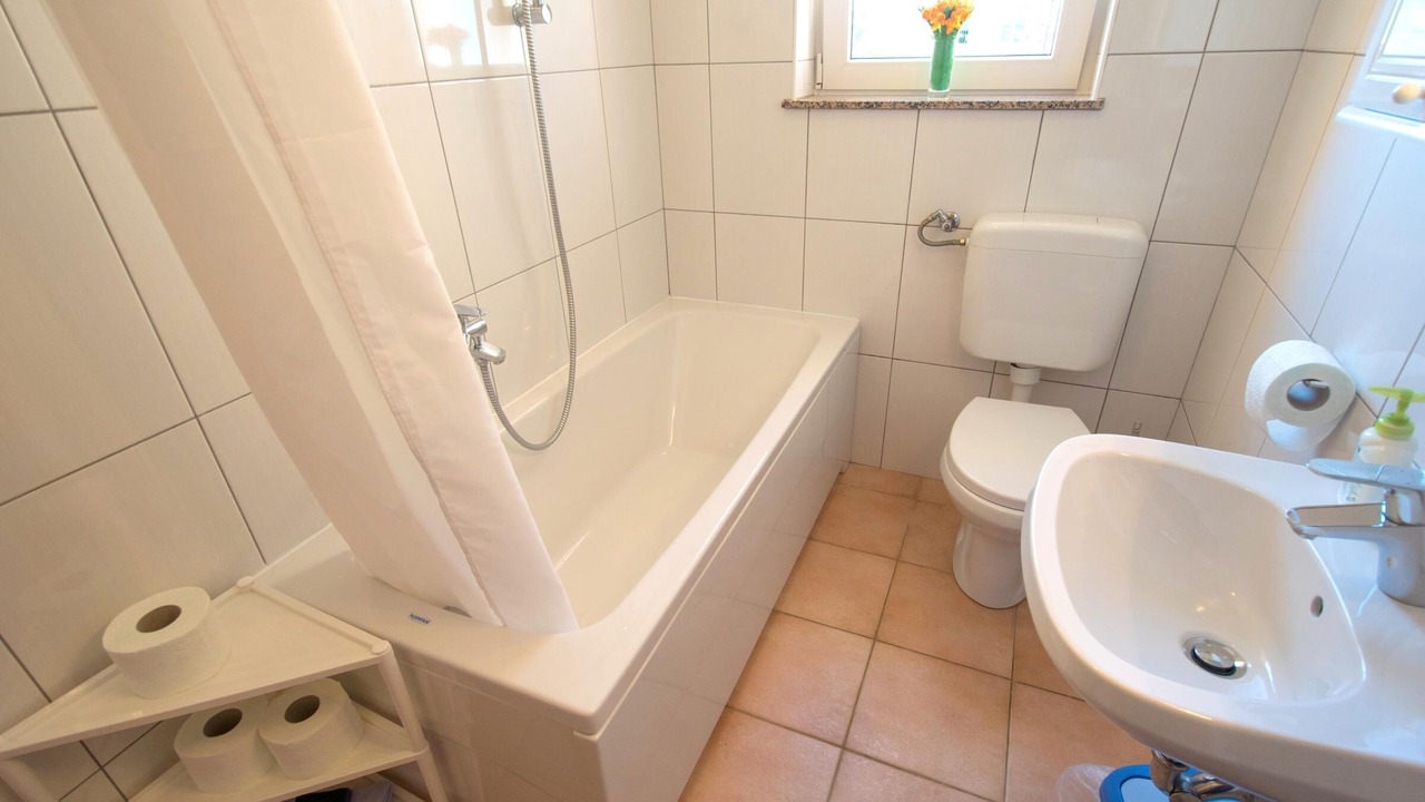 Photo of Bathroom in Porat