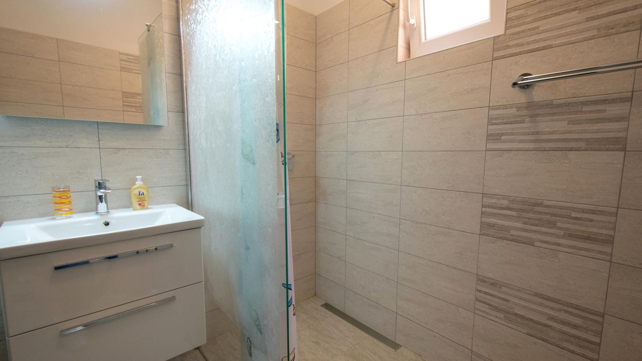 Photo of Bathroom in Porat