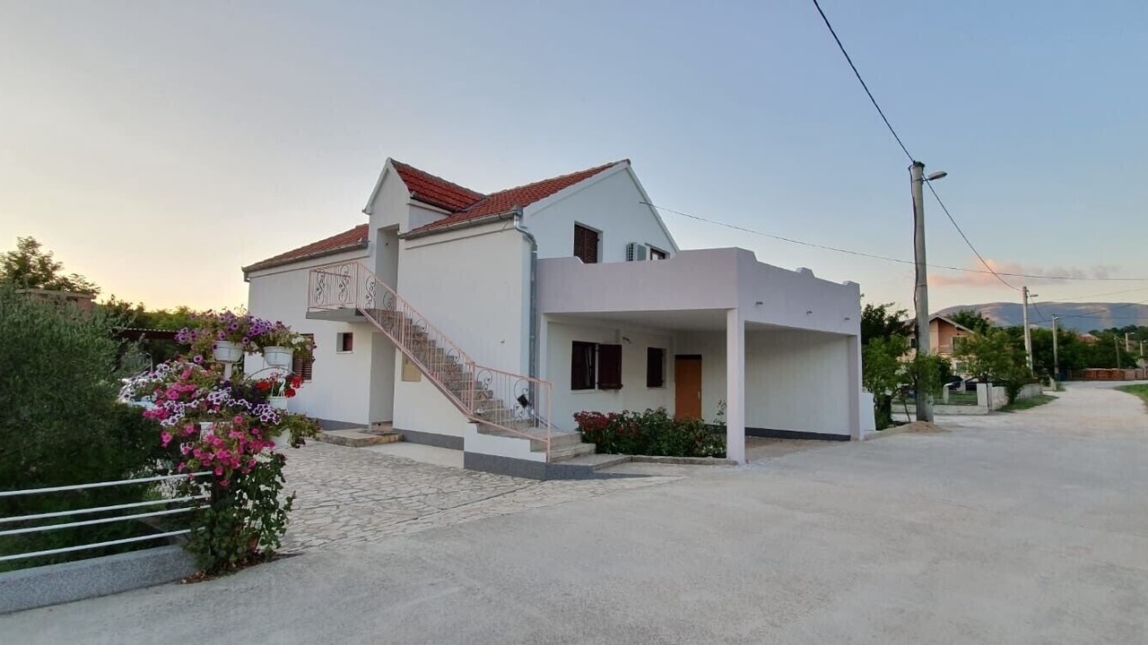 Photo of Outdoor in Cove Parja