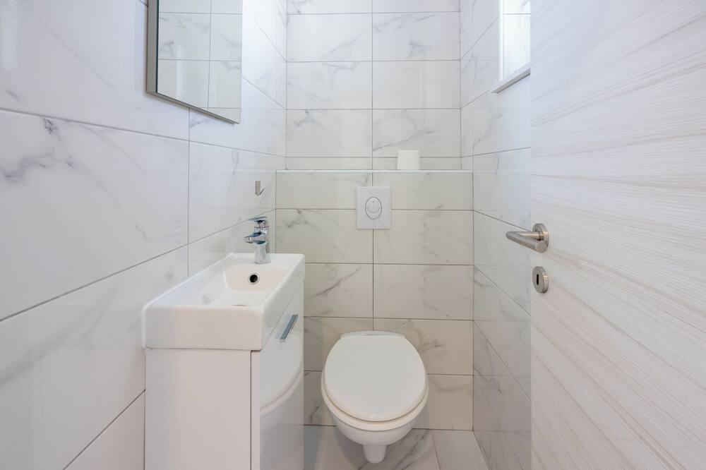 Photo of Bathroom in Topid