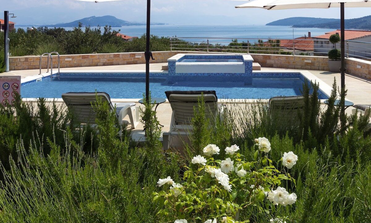 Photo of Outdoor in Slatine