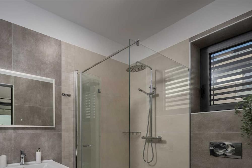 Photo of Bathroom in Porat